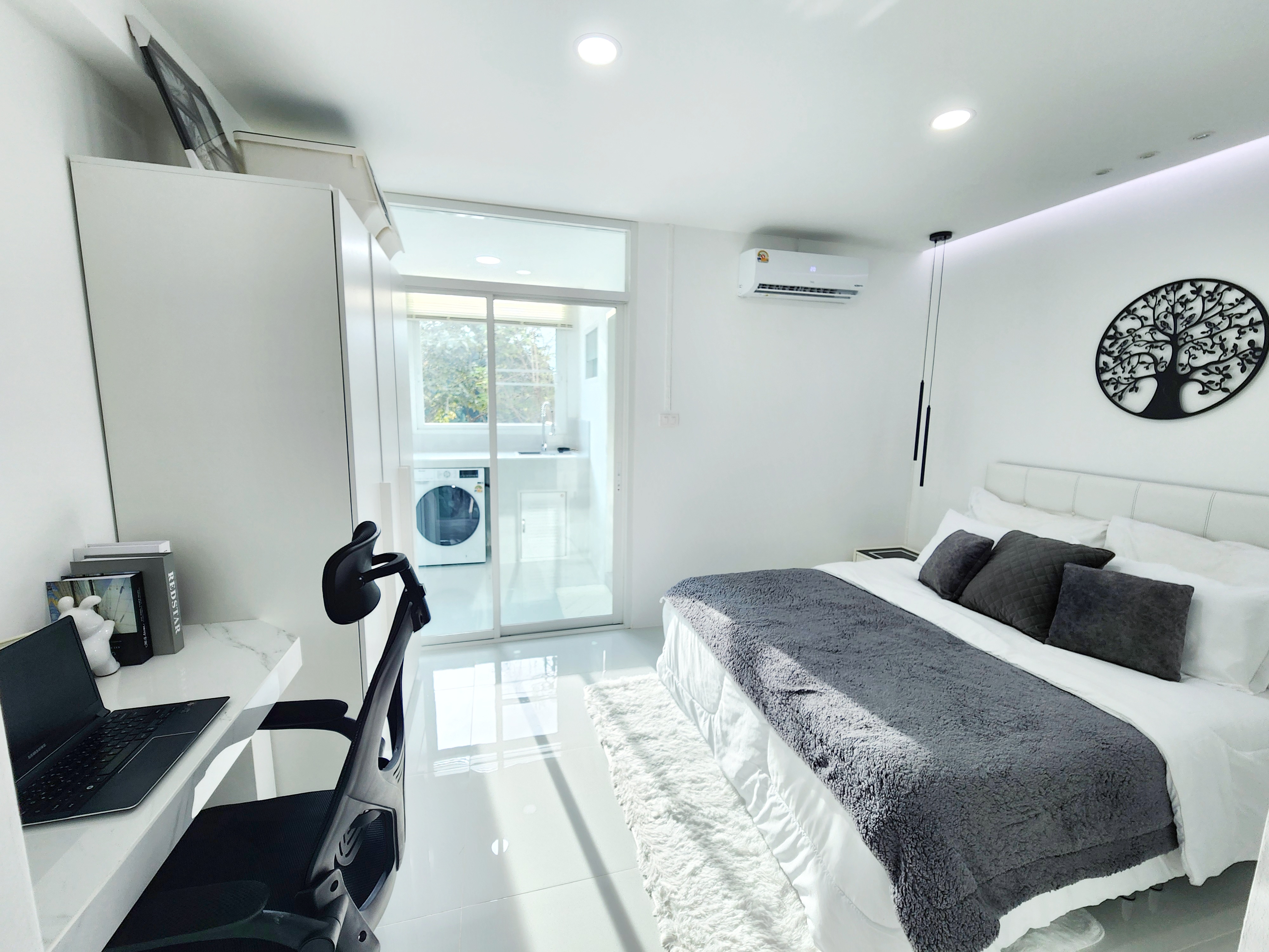 SR Land Condo - Image 1