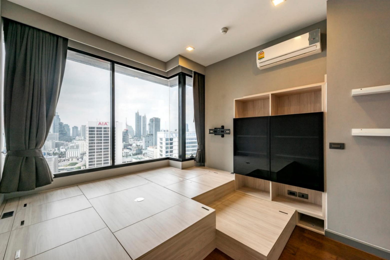 M Silom - Image 11