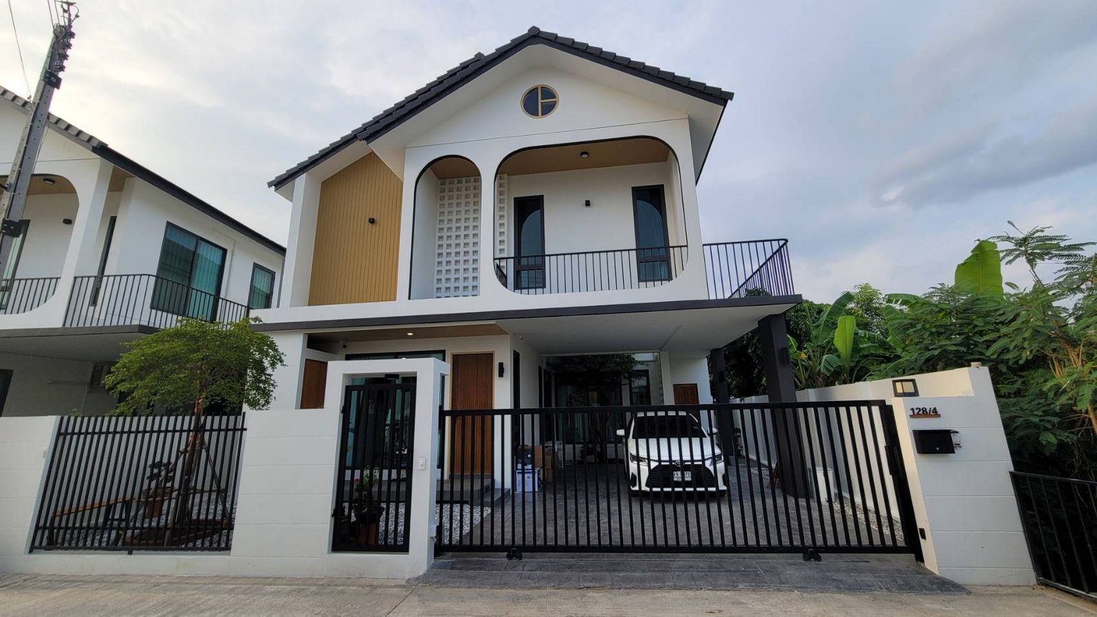 4 Bedroom House For Sale in San Phak Wan, Hang Dong, Chiang Mai - Image 2