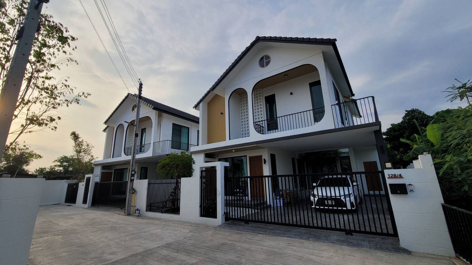 4 Bedroom House For Sale in San Phak Wan, Hang Dong, Chiang Mai - Image 1