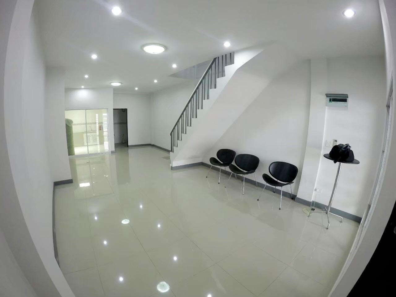 4 ห้องนอน ทาวน์เฮาส์  ใน พระโขนง, คลองเตย, กรุงเทพมหานคร - Image 1