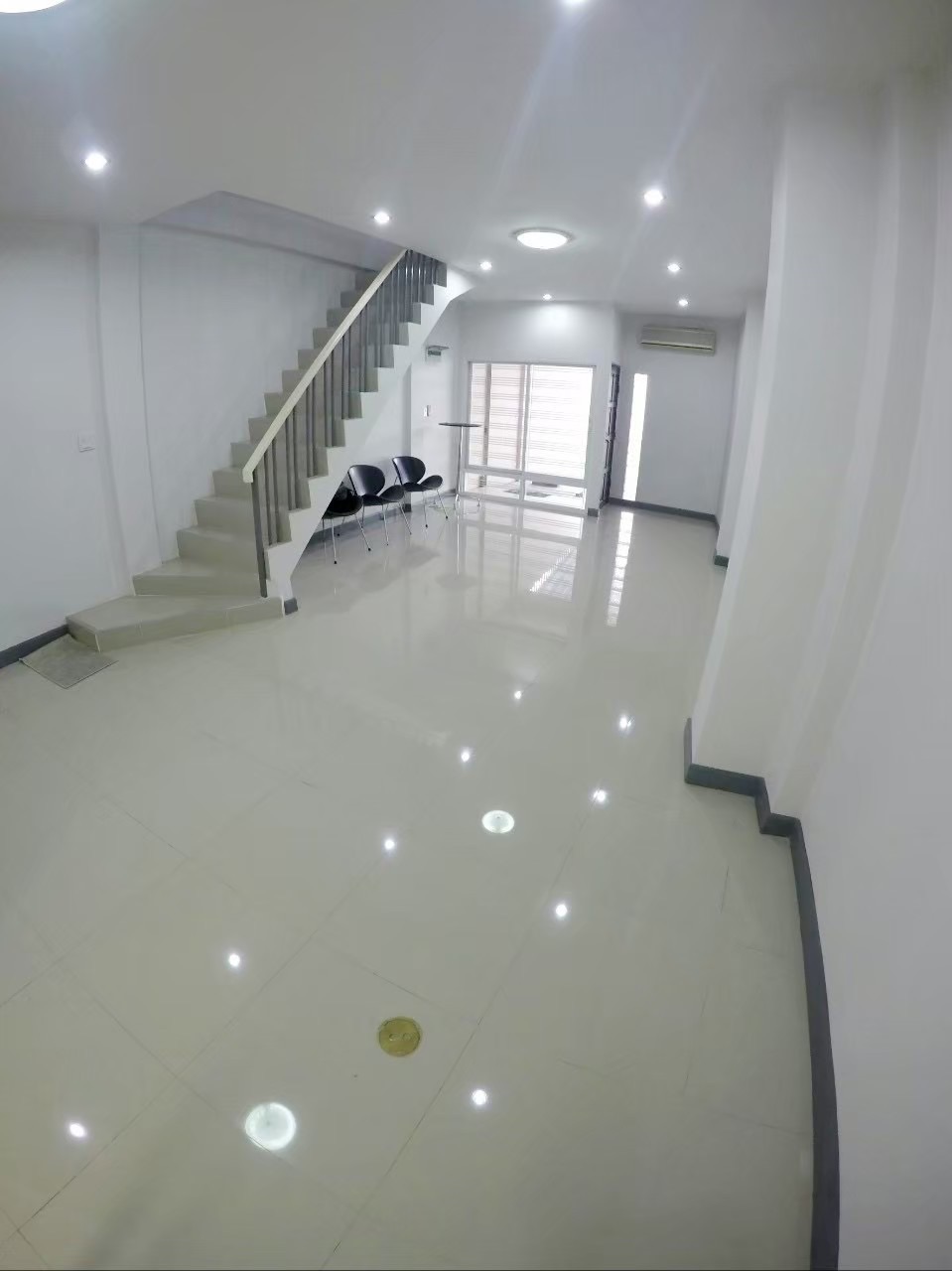 4 ห้องนอน ทาวน์เฮาส์  ใน พระโขนง, คลองเตย, กรุงเทพมหานคร - Image 2