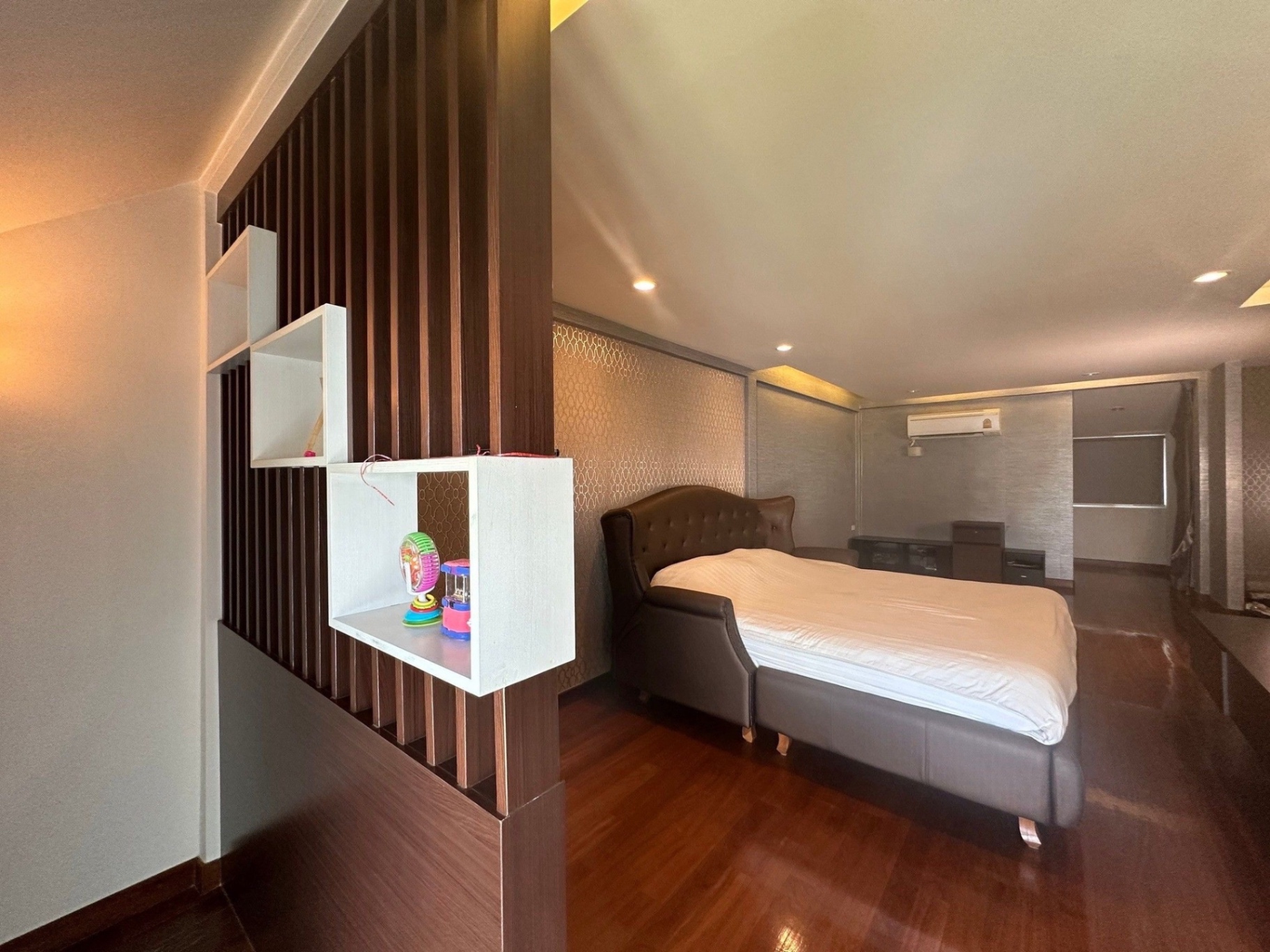 3 Bedroom Townhouse For Sale in Wat Phraya Krai, Bang Kho Laem, Bangkok - Image 7