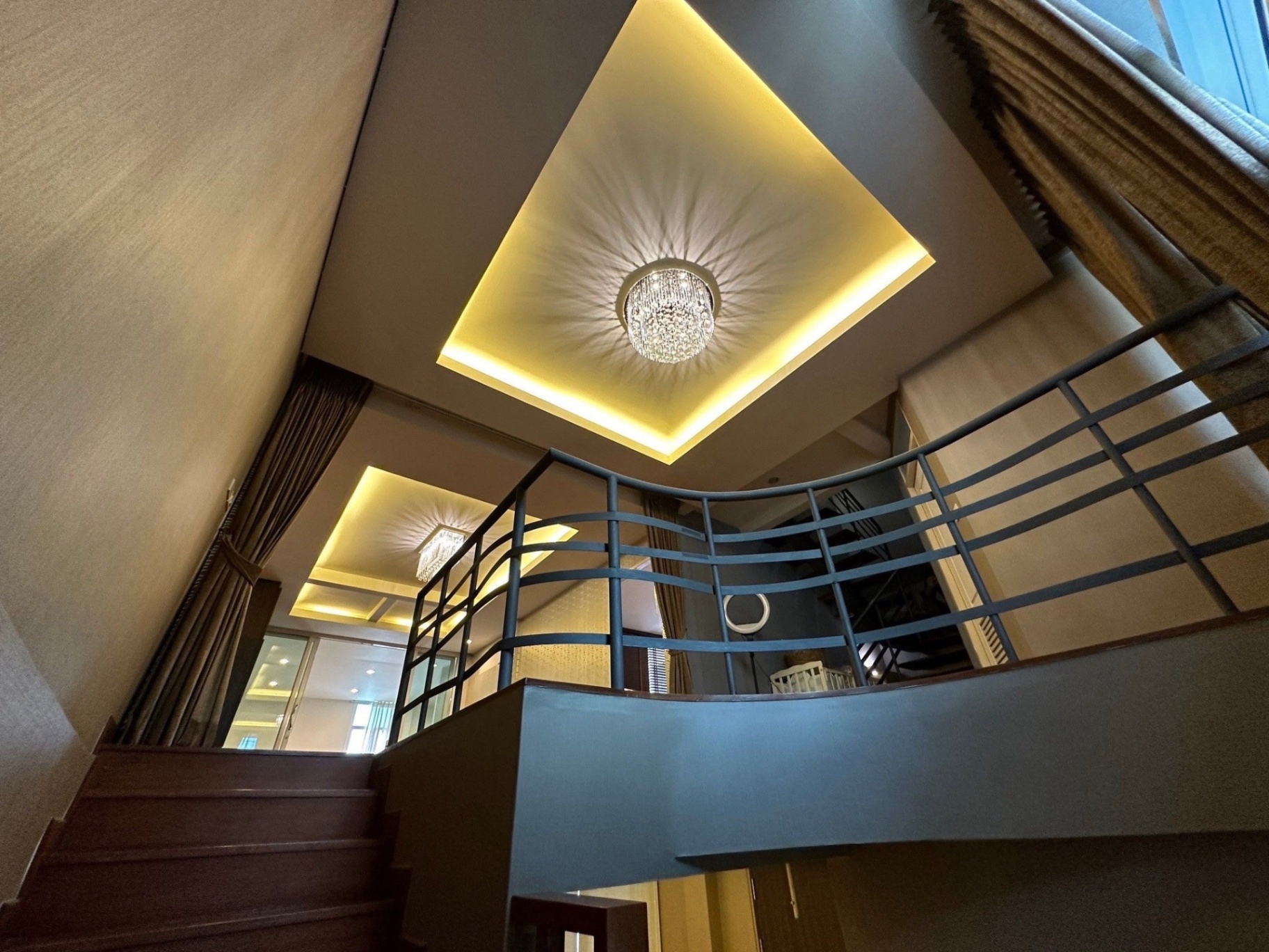 3 Bedroom Townhouse For Sale in Wat Phraya Krai, Bang Kho Laem, Bangkok - Image 2