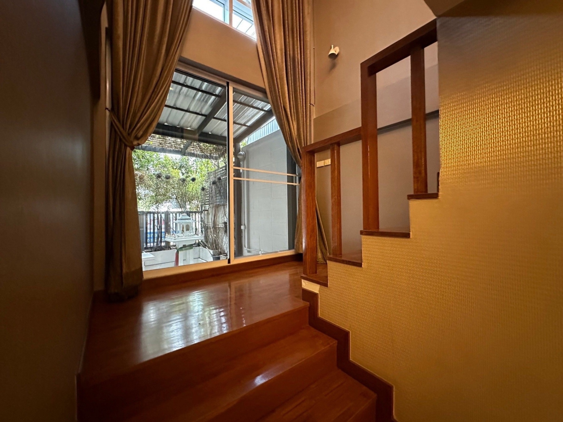 3 Bedroom Townhouse For Sale in Wat Phraya Krai, Bang Kho Laem, Bangkok - Image 8
