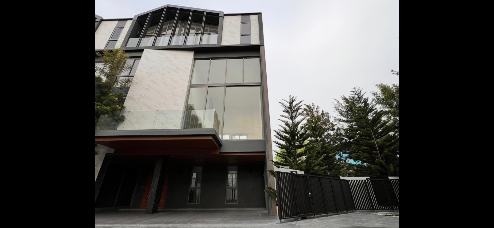 3 ห้องนอน บ้านเดี่ยว  ใน พระโขนง, คลองเตย, กรุงเทพมหานคร - Image 1