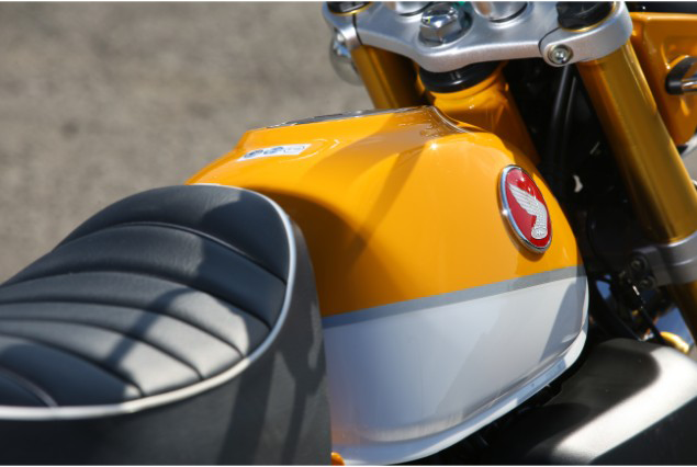 close-up-shot-of-yellow-honda-monkey-125-seat