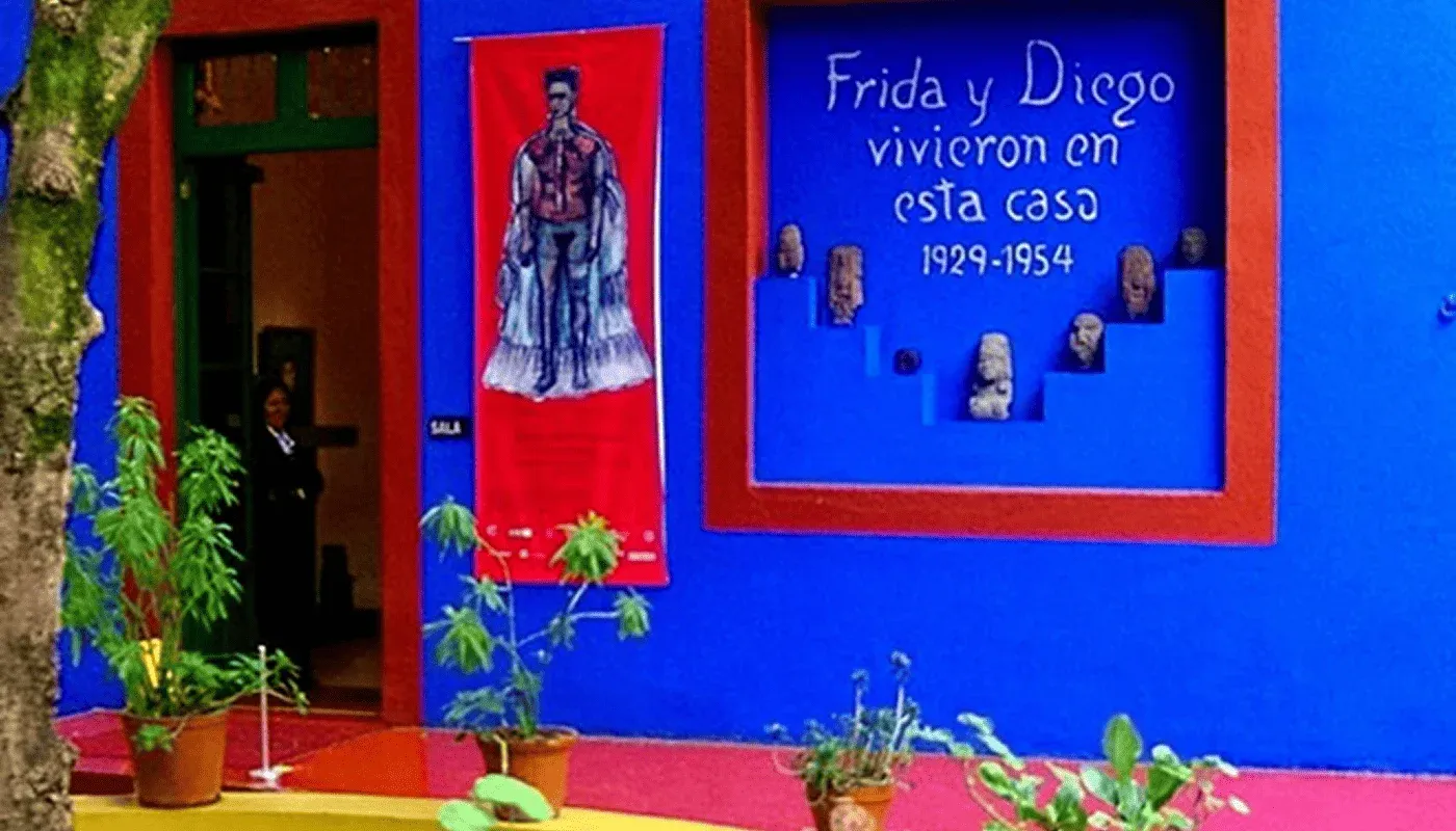 Exterior facade of the main entrance to the Frida Kahlo Museum