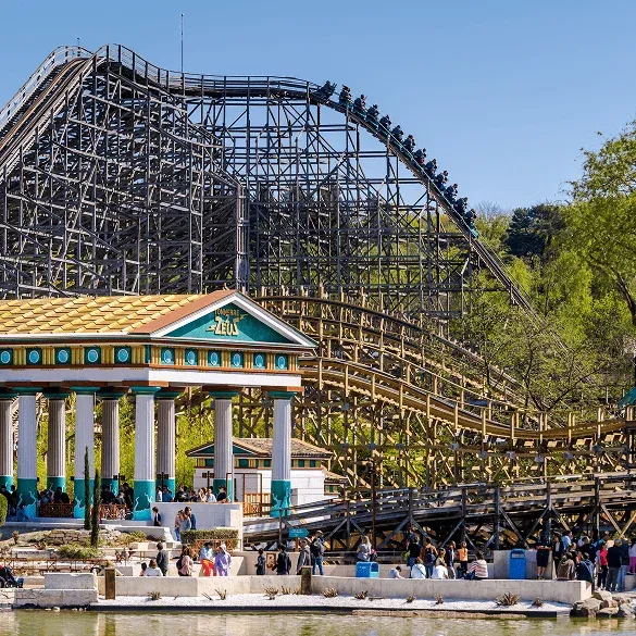 Montaña rusa Tonnerre 2 Zeus en el Parc Astérix de París