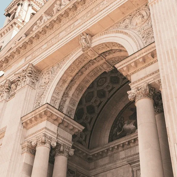 Saint Stephen’s Basilica entrance details
