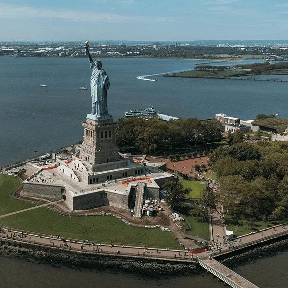 Vista aérea de Liberty Island durante el tour a la Estatua de la Libertad y Ellis Island