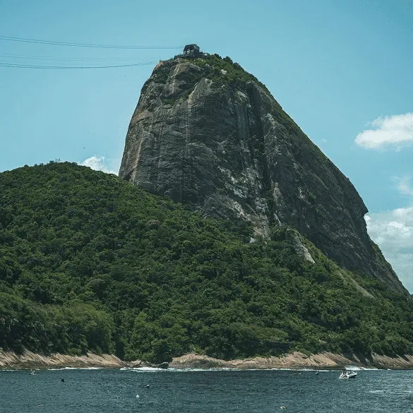 El Pan de Azúcar elevándose sobre la Bahía de Guanabara
