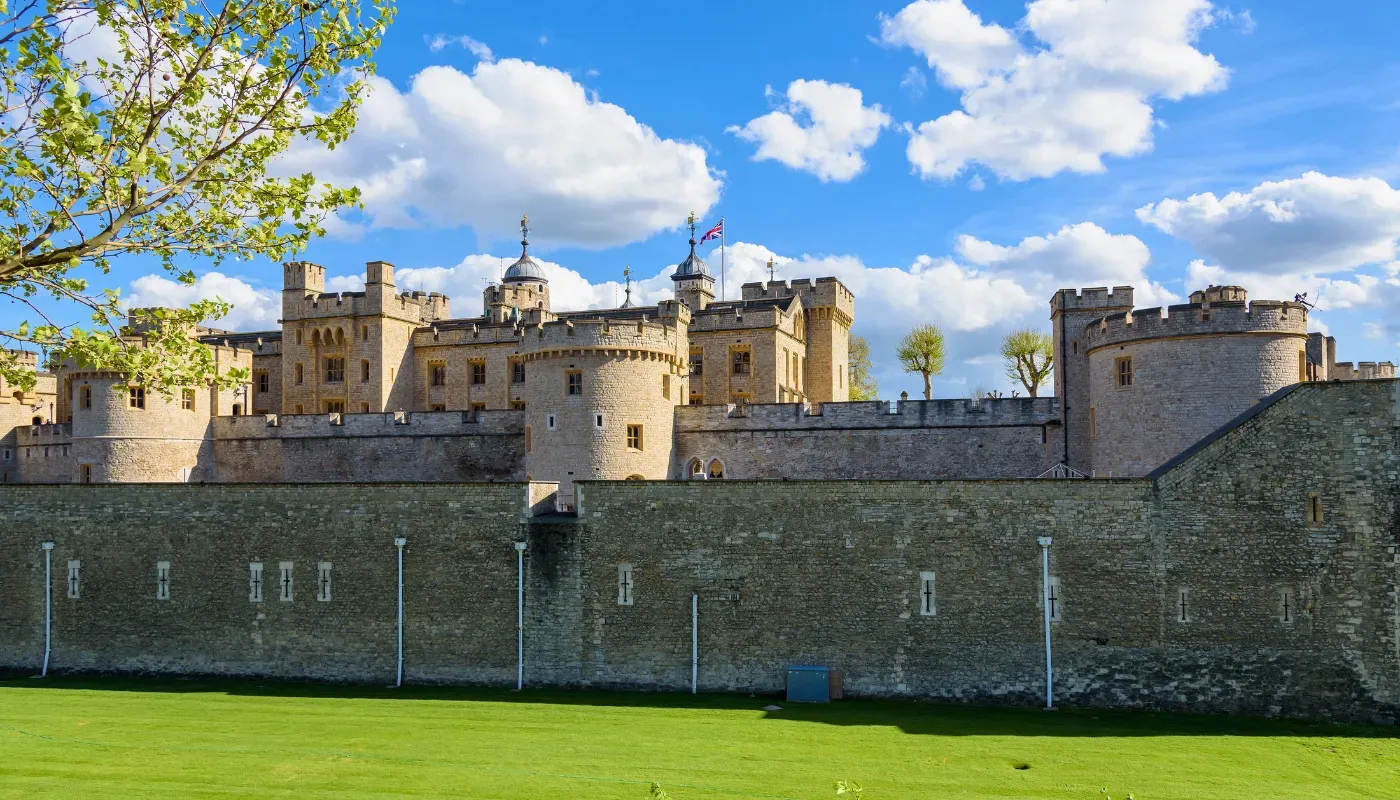 Mura e torri della Torre di Londra accessibili con il biglietto d'ingresso