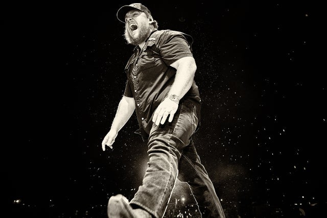 LUKE COMBS-GROWIN' UP AND GETTIN' OLD TOUR - Friday Ticket Only