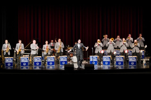 In The Christmas Mood With The Glenn Miller Orchestra