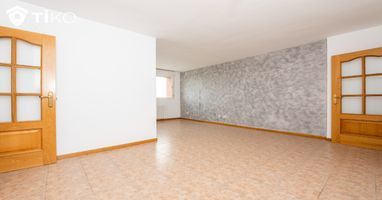 Piso de Tiko a la venta en Fuentevaqueros, ubicado en el distrito Fuenlabrada de Madrid