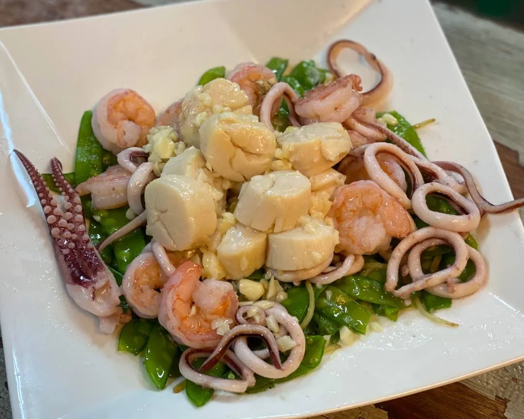 澎湃爆炒三鮮 Big Dried Scallops, Squid and Shrimp Ball