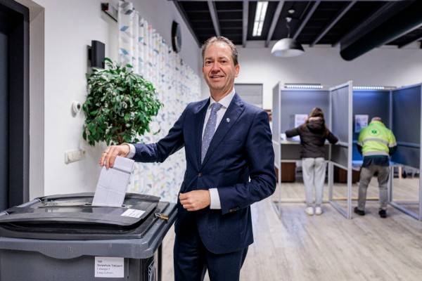 @ANP. Eddy van Hijum vanochtend in het stembureau.