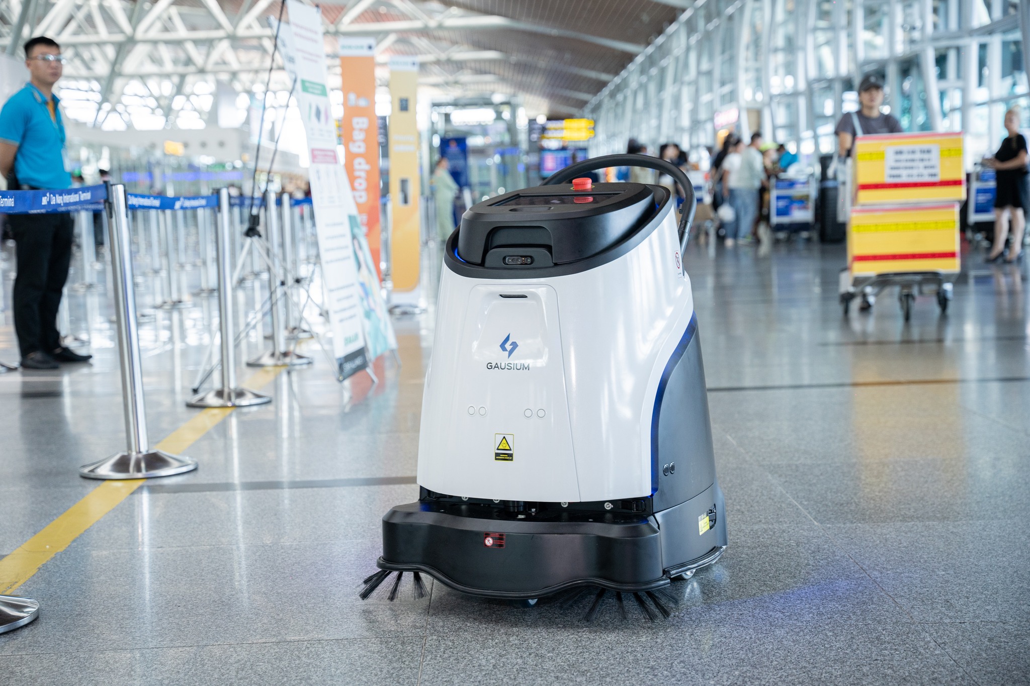 VACUUM 40 – ROBOT THÔNG MINH ĐỊNH NGHĨA LẠI TIÊU CHUẨN VỆ SINH CHO DOANH NGHIỆP HIỆN ĐẠI 