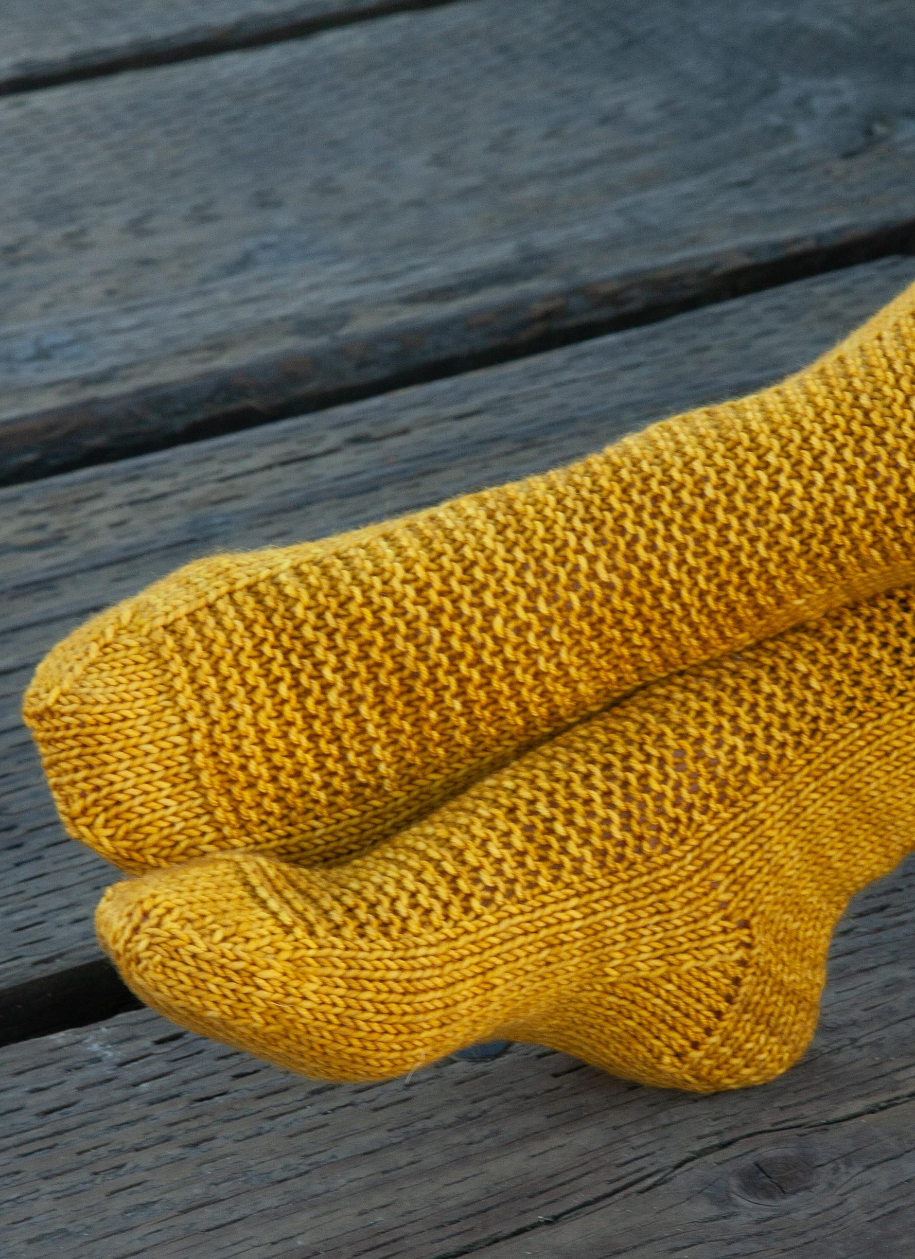 Two-Needle Flat Knit Socks Free Pattern · Crazy Hands