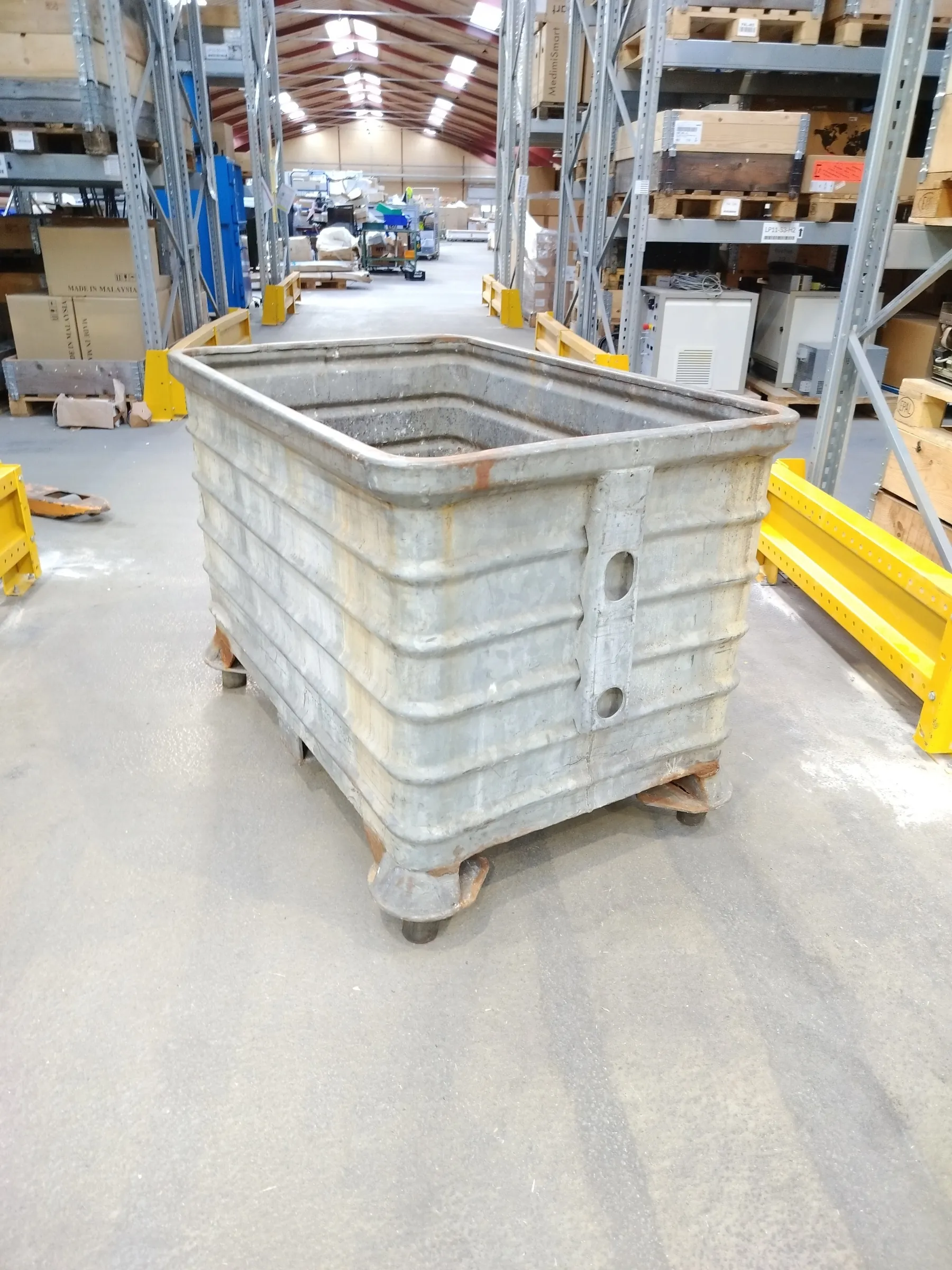 Industriel metalbeholder