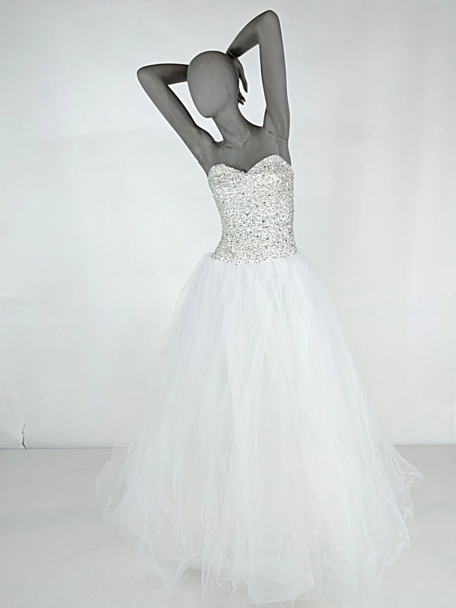 Brudekjole m. pailletter & tylskørt