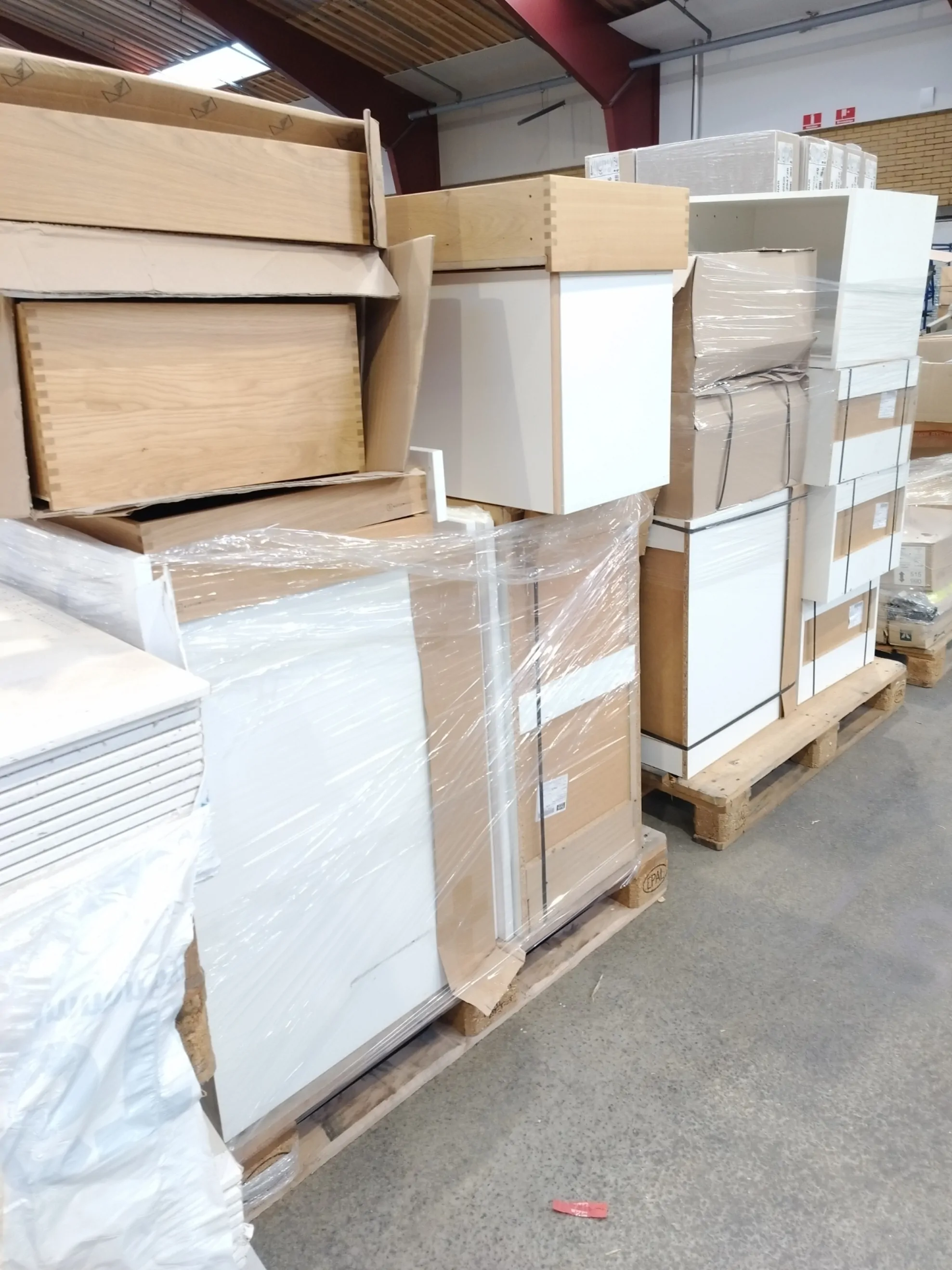 Diverse køkkenskabe fra Blum og Tvis