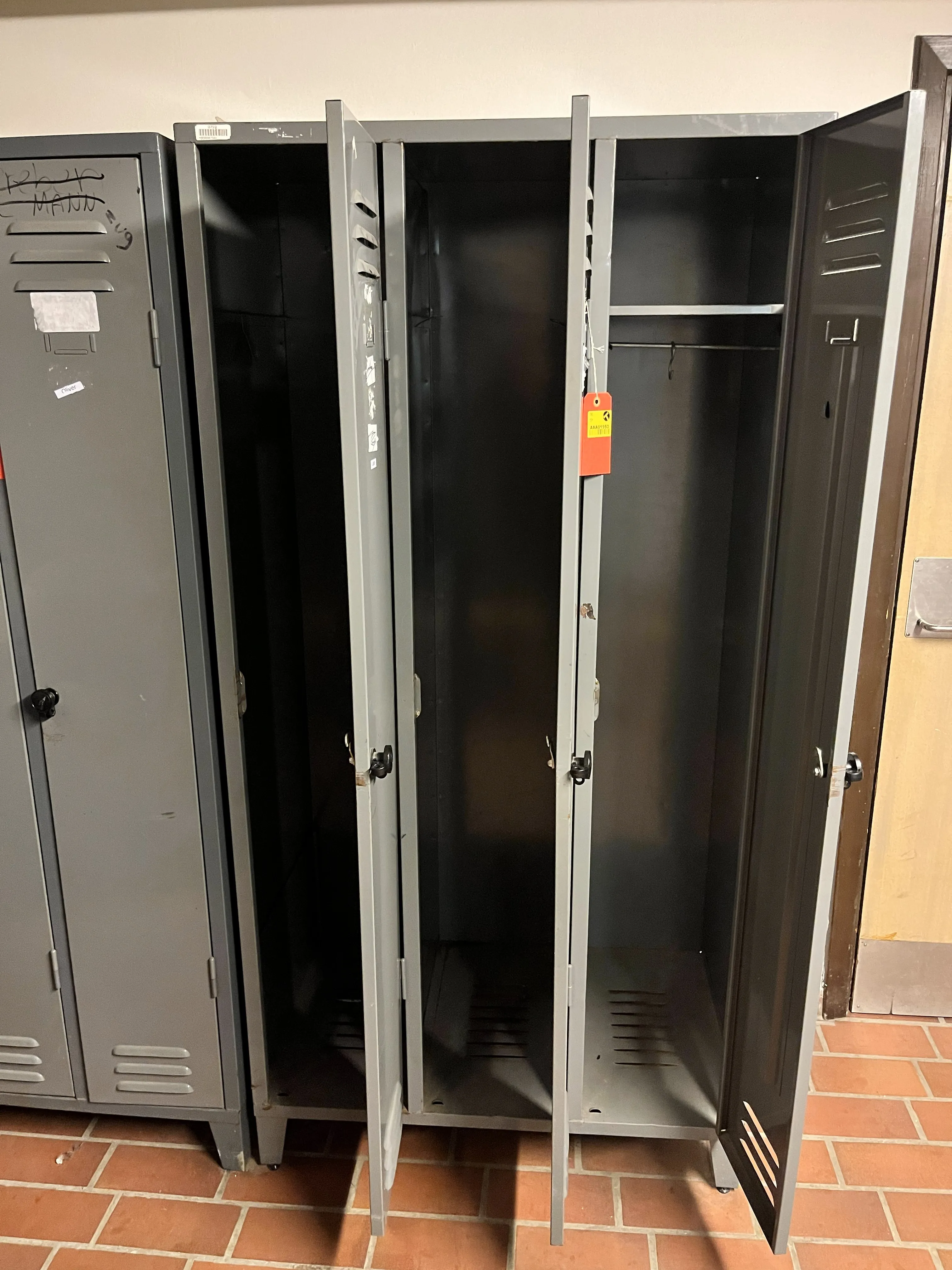 Metalskabe til omklædning - 3 fløje