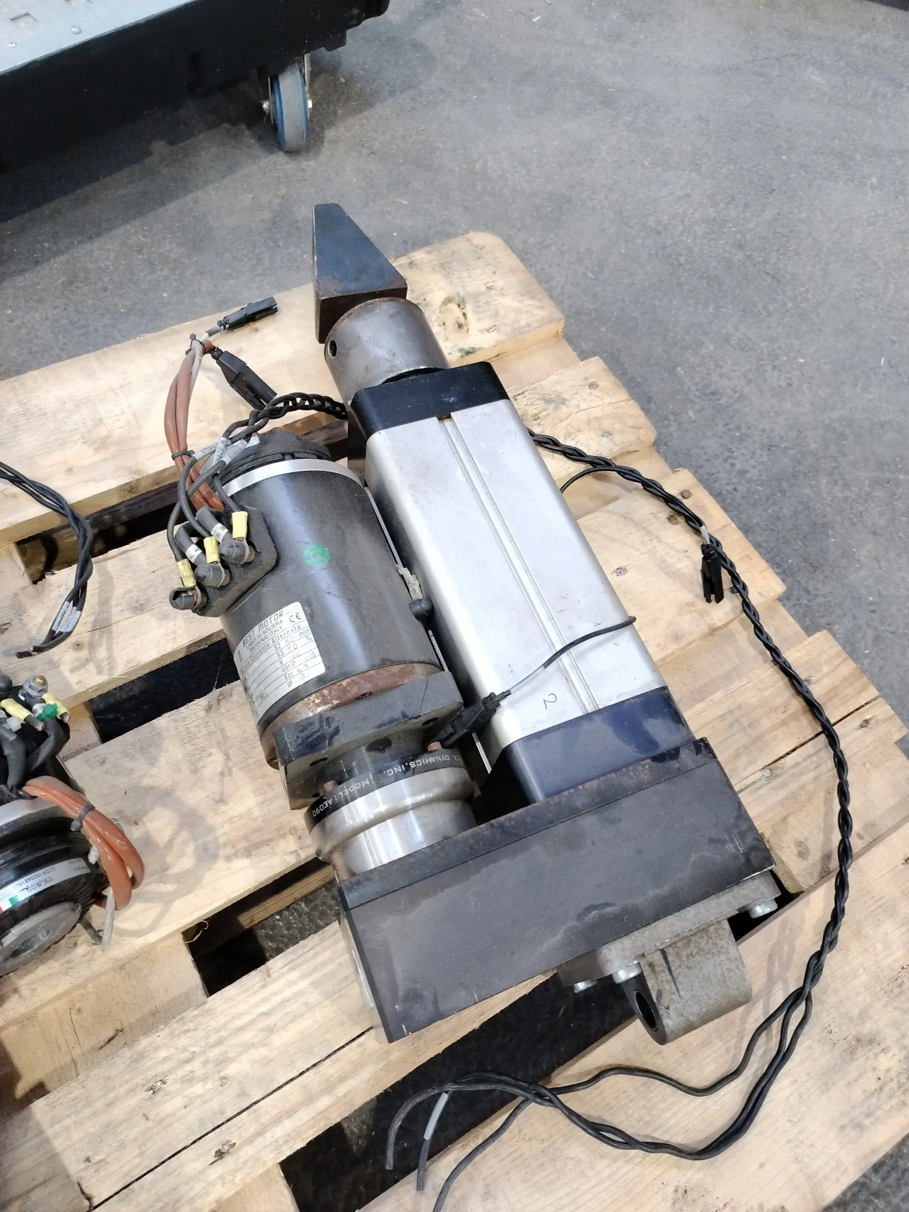 Motorenhed med gear og aktuator