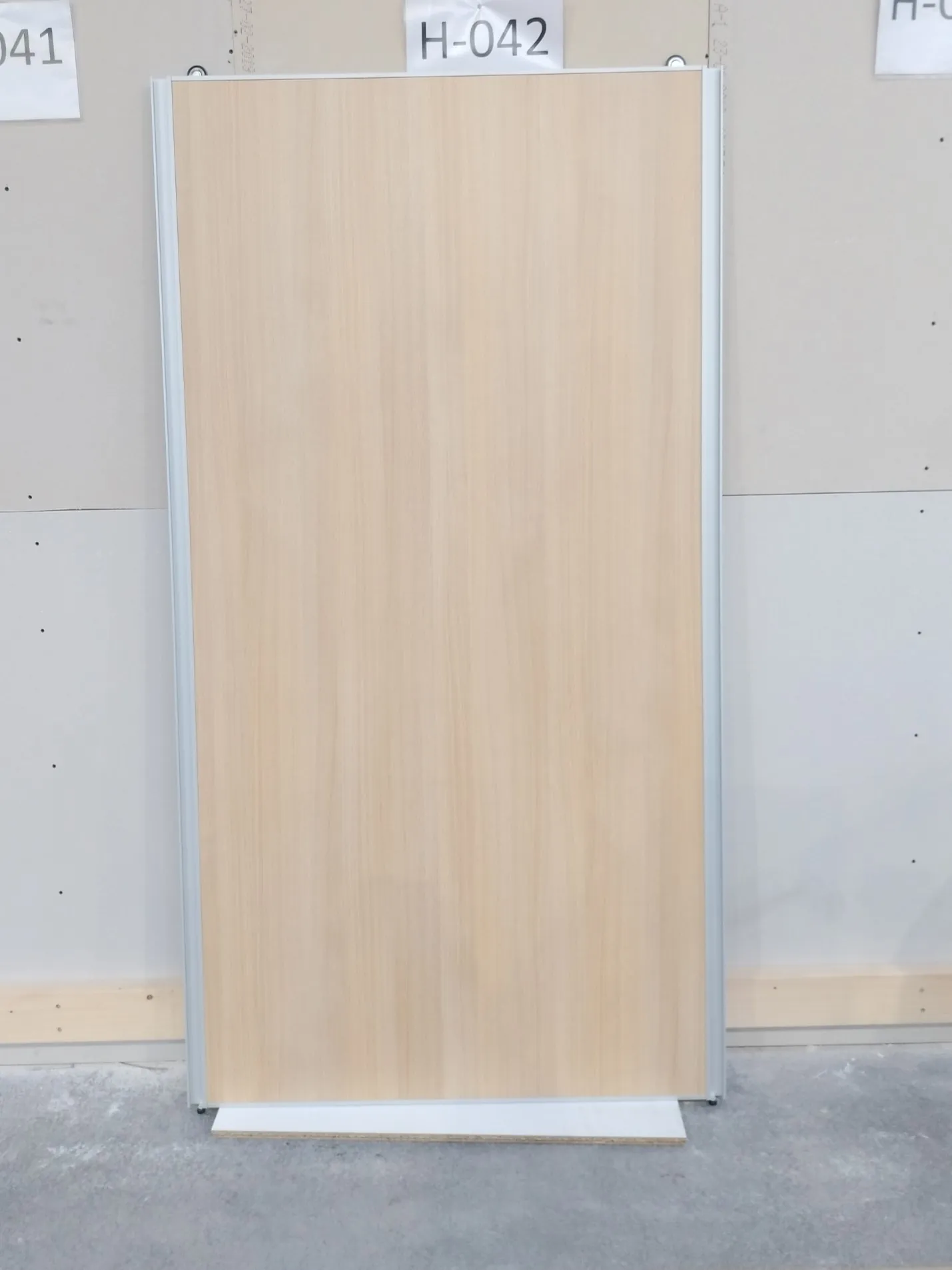 Skydedør med trælook og aluminiumsramme