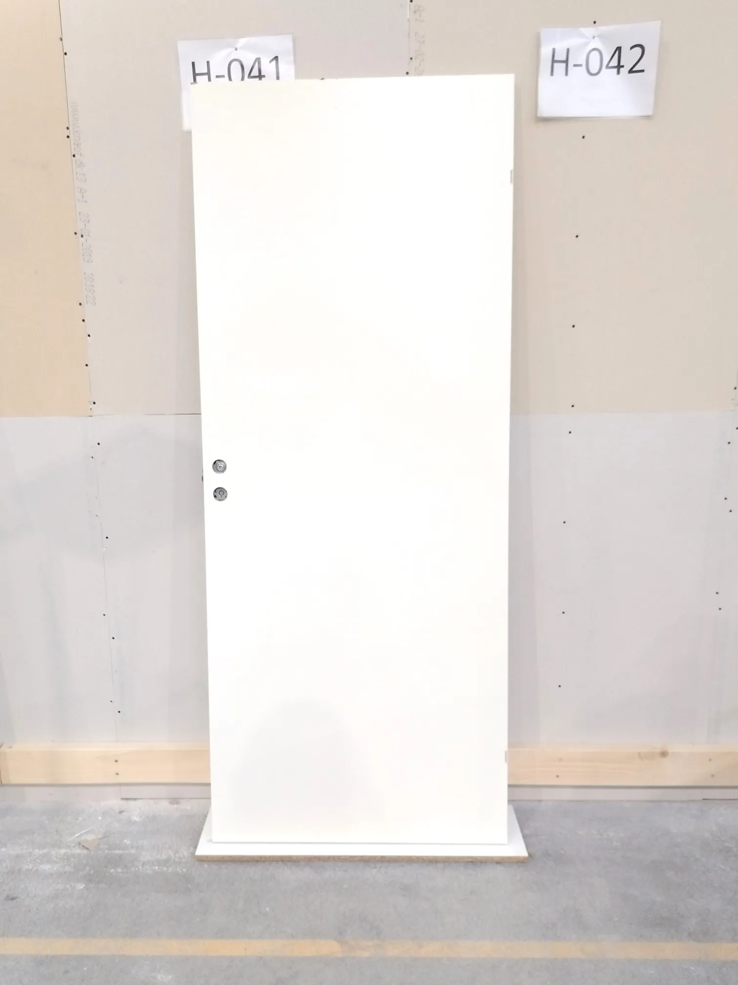 Hvid Swedoor dør med lås og nøgle