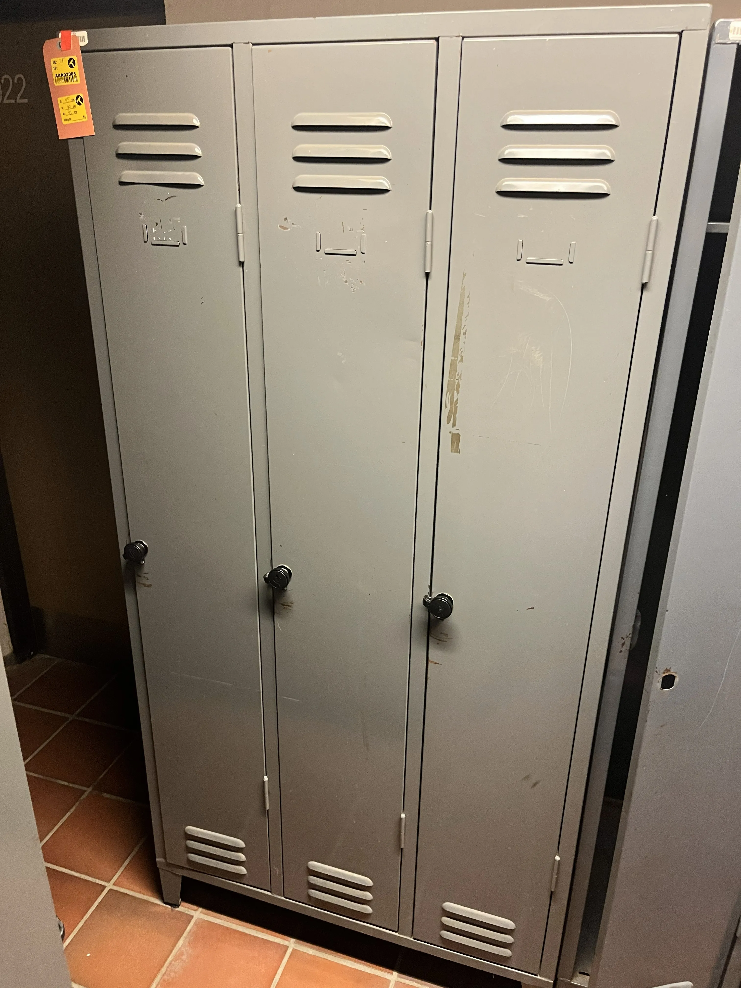 Metalskabe til omklædning - 3 fløje