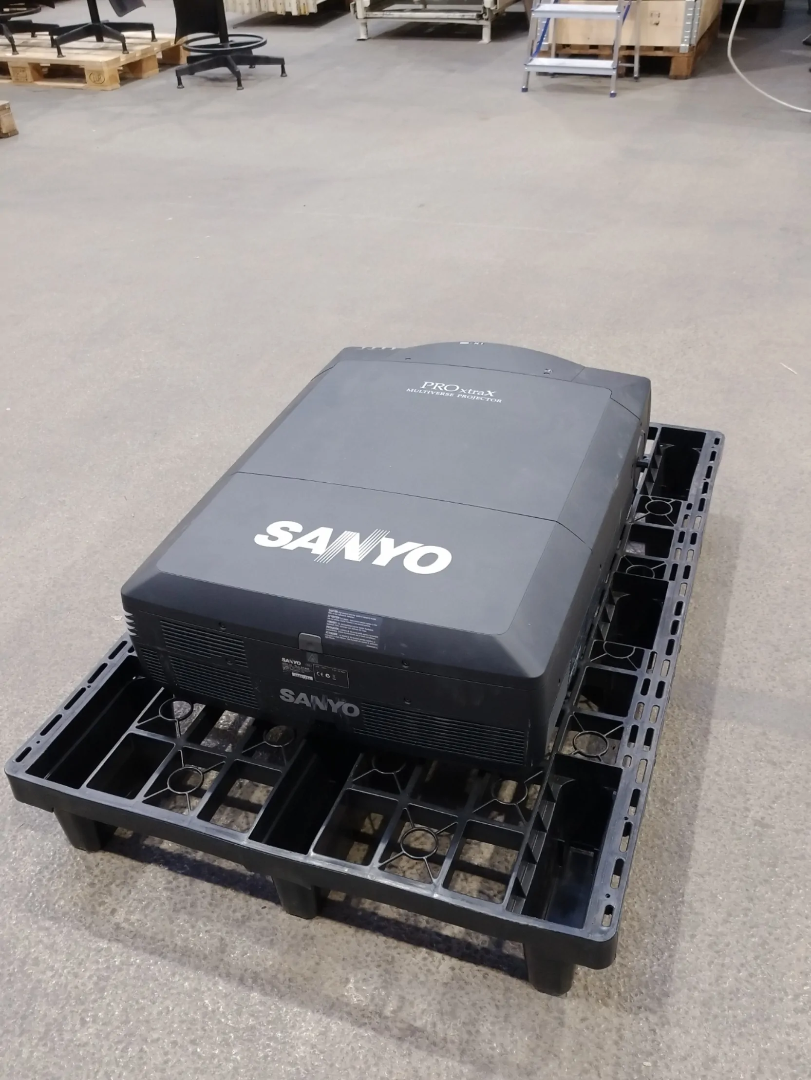 Projektor - SANYO PLC‑XF56E Pro