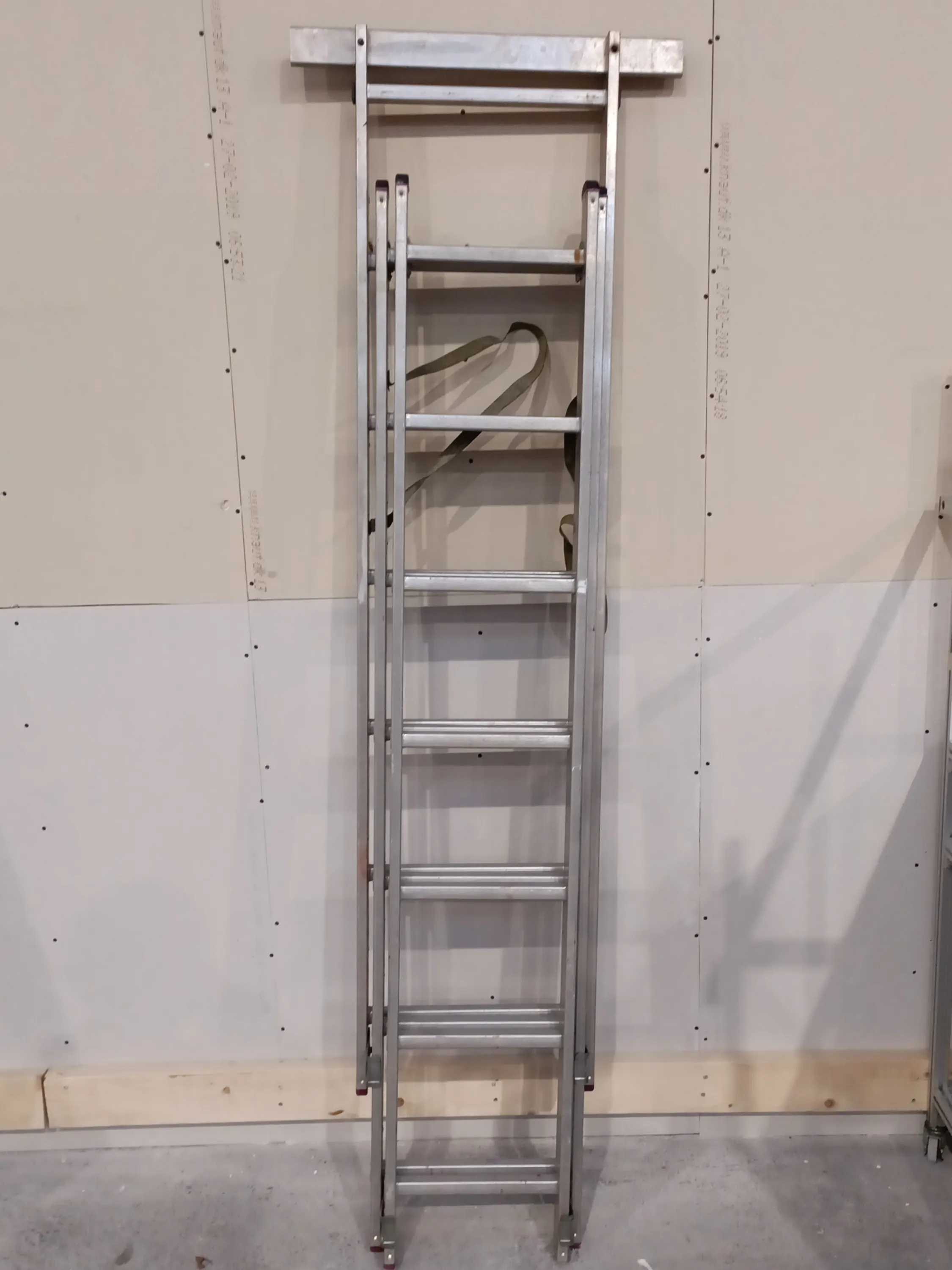 Brugt aluminiumstige m. topstøtte