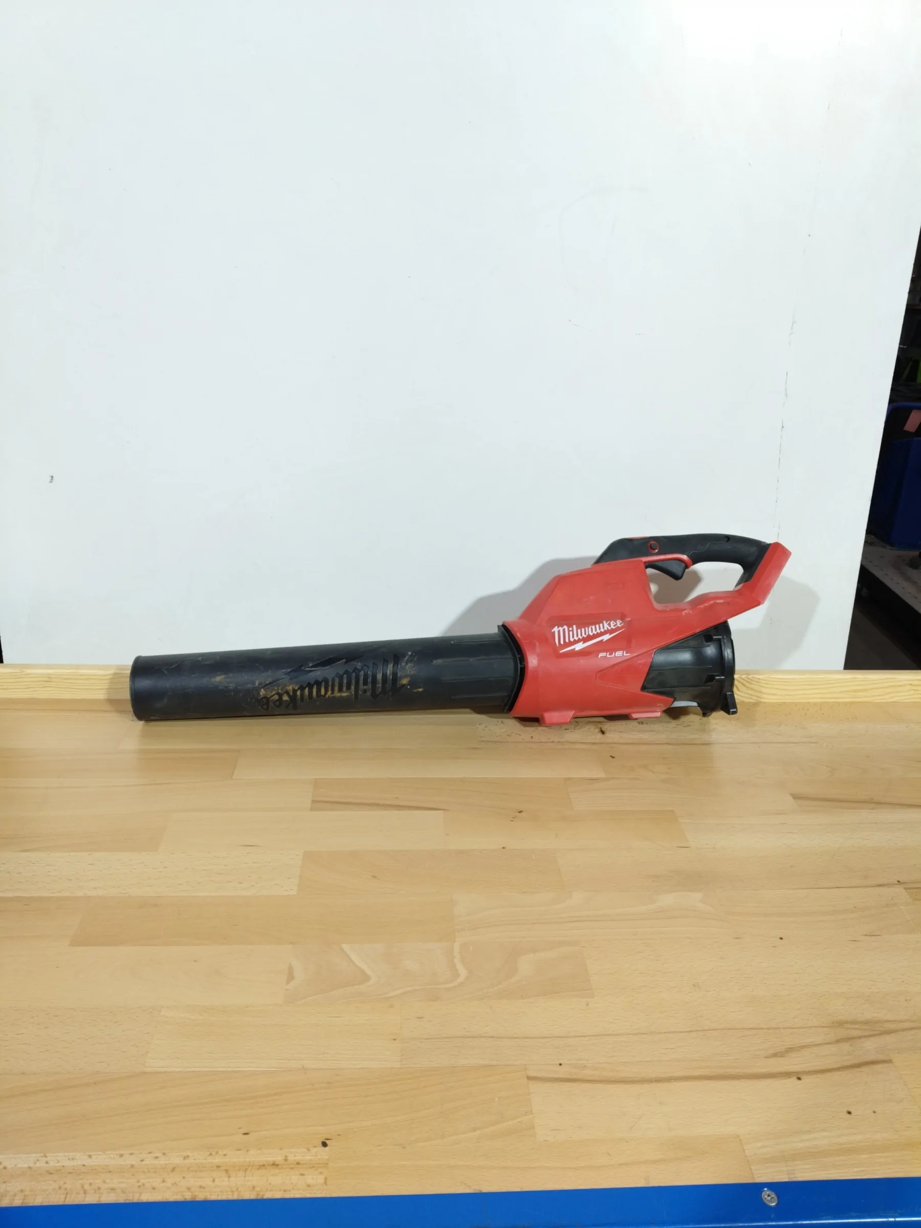 Milwaukee M18 FBL løvblæser