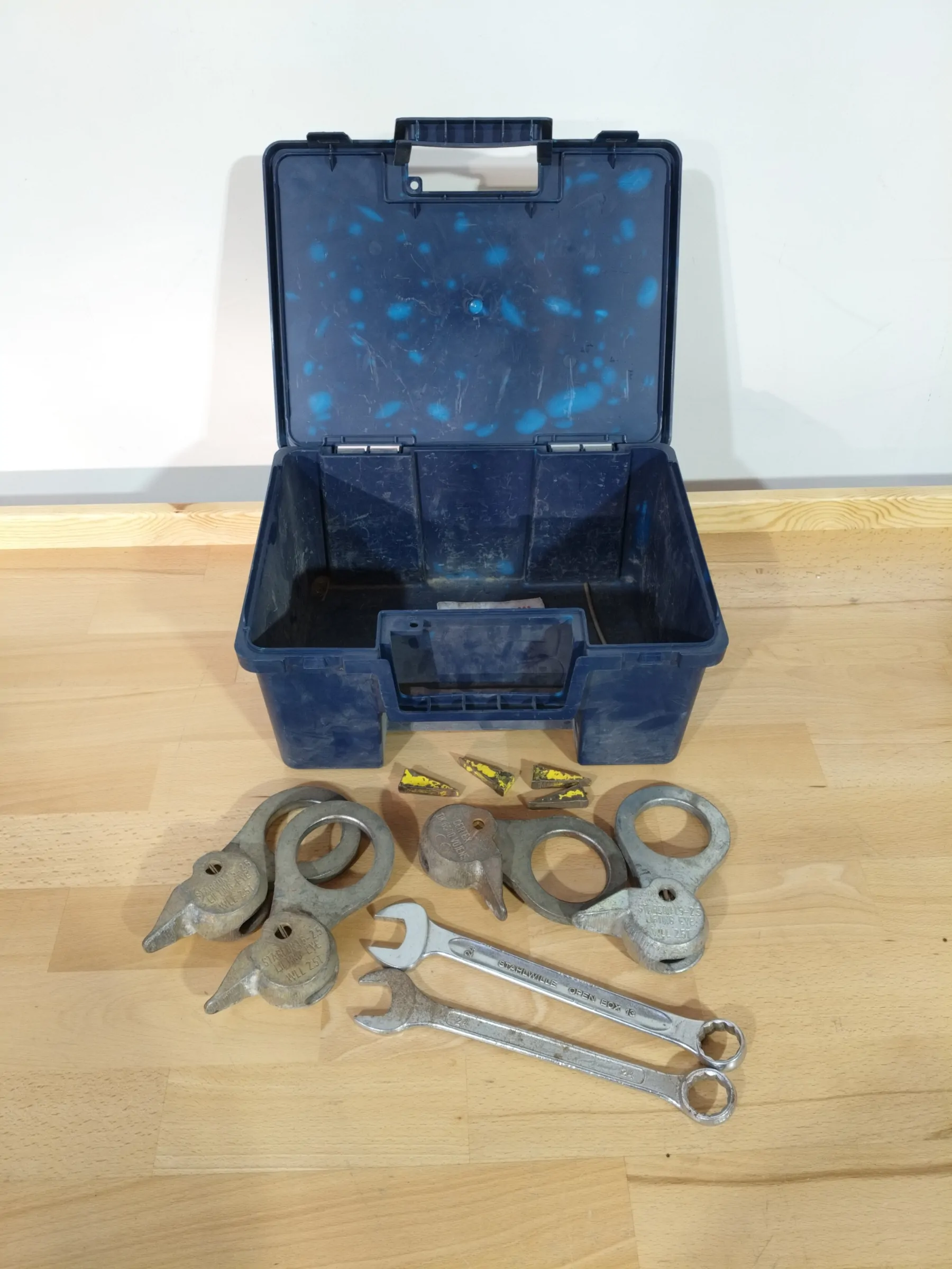 Løfteøjer & løftebeslag i kasse