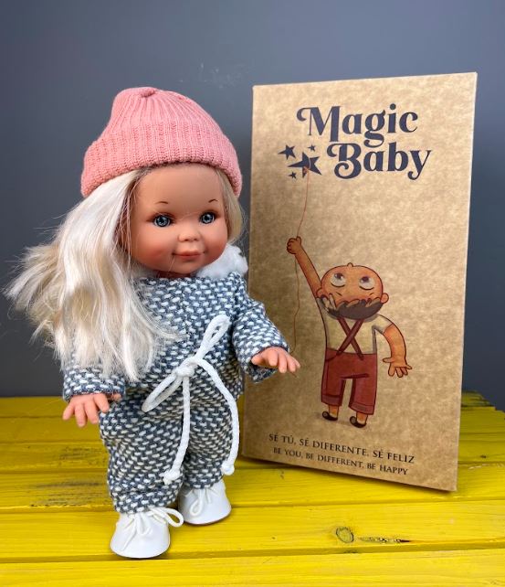 Magic baby κούκλα “Betty με ρούχα για βόλτα στα χιόνια”-30εκ.