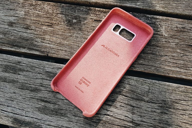 随Galaxy S8瑰蜜粉附赠的ALCANTARA意大利麂皮背盖