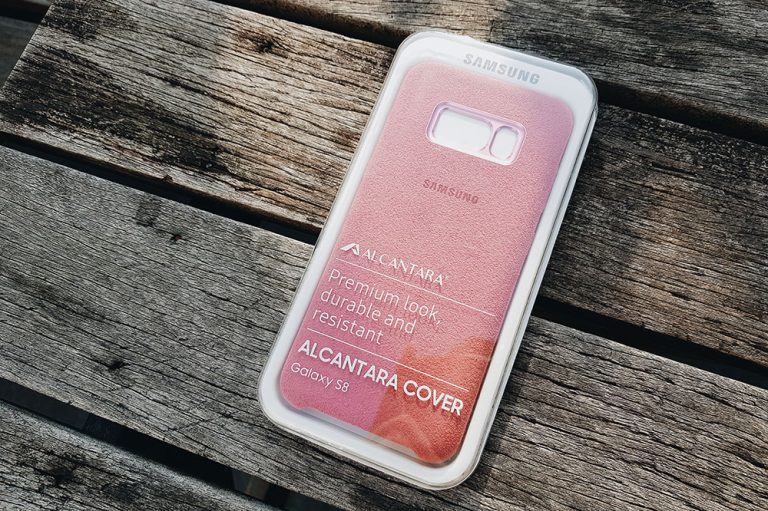 随Galaxy S8瑰蜜粉附赠的ALCANTARA意大利麂皮背盖