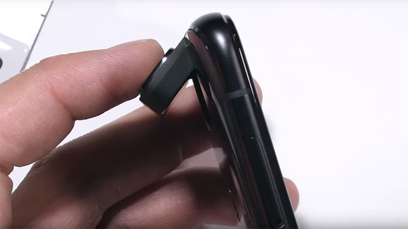 Asus ZenFone 6 惨遭虐机测试,翻转镜头模组牢固性超乎想象 1