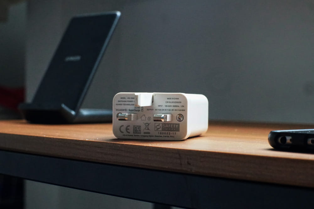 Huawei 40W SuperCharger 充电器