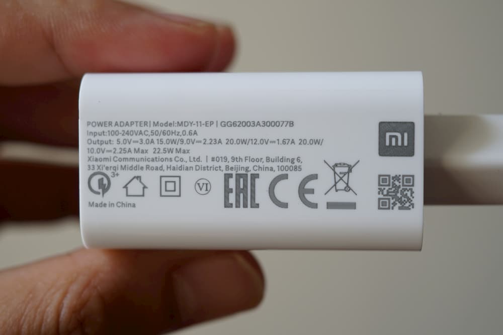 Redmi Note 9s 盒装附带的充电器