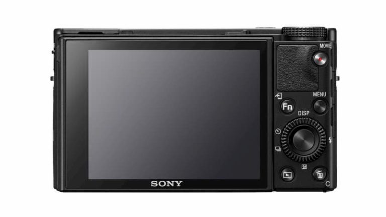 Sony 黑卡系列一贯将录影按键放置在背面右上方,位置及大小不便于操作
