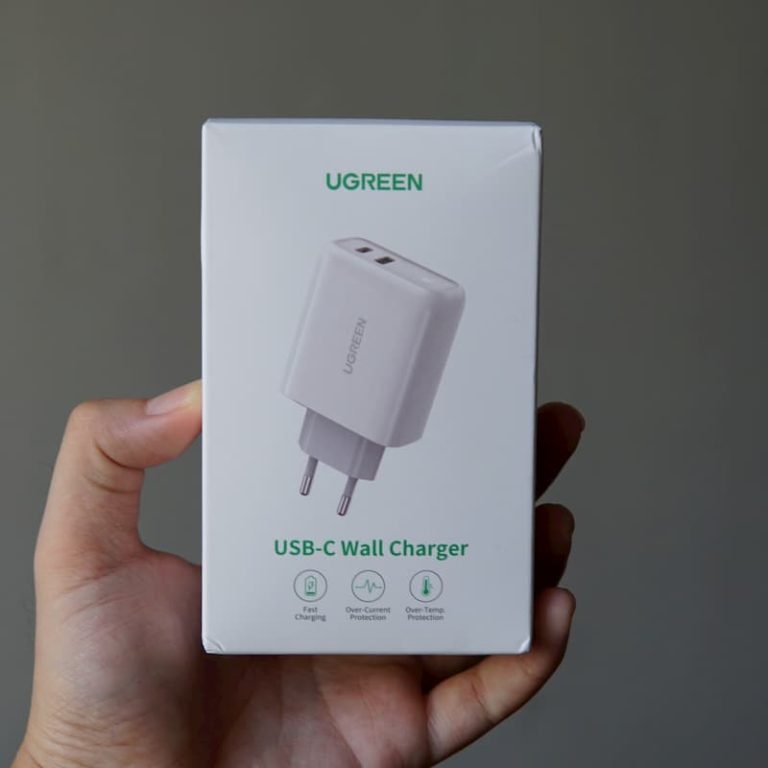 ugreen-36w-dual-port-fast-charger-package-front