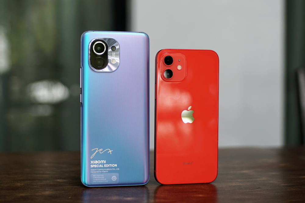 小米 11 VS iPhone 12