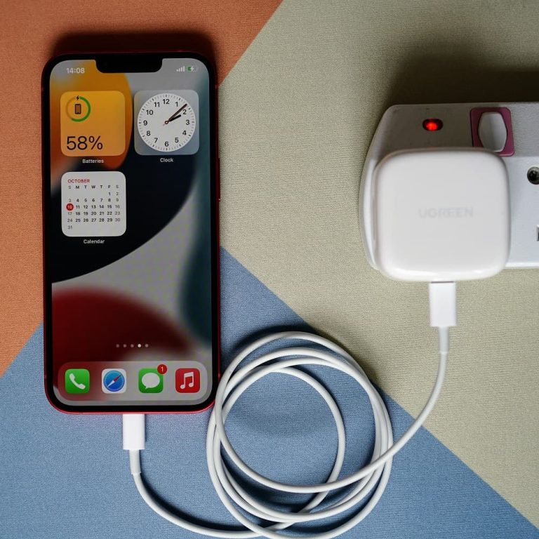 UGREEN 20W USB Power Delivery 充电器实测充 iPhone 13: 半小时 +53%