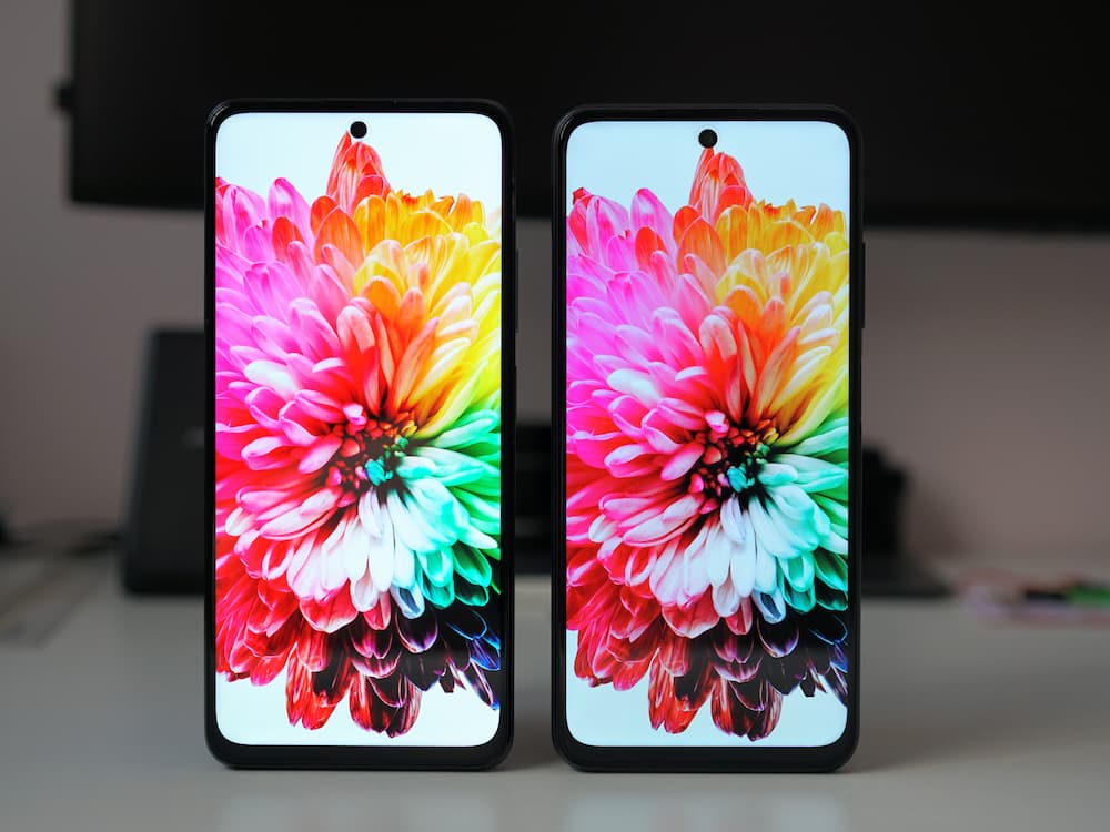 POCO M4 Pro 5G (左)和 POCO M3 Pro 5G (右)
