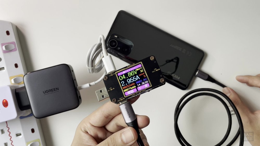 UGREEN 100W GaN 充电器 USB C3 给 POCO F3 的充电输出功率