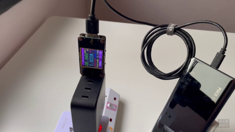 UGREEN 100W GaN 充电器 USB A 给 POCO F3 的充电输出功率