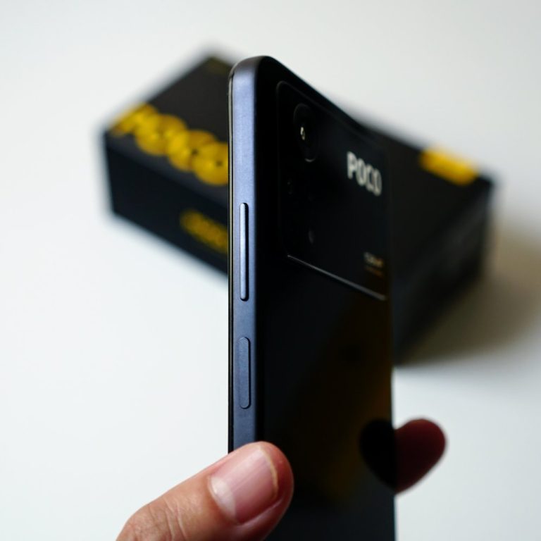 X4 Pro 5G 右侧